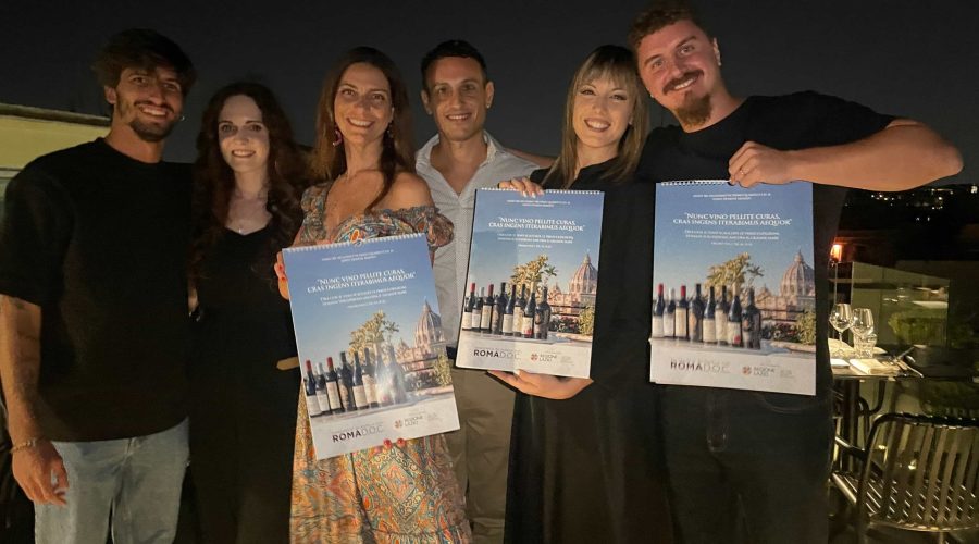 Con il contributo di ARSIAL, il calendario in latino per raccontare 12 mesi della Città Eterna con protagonisti i vini del Consorzio di Tutela Roma DOC.